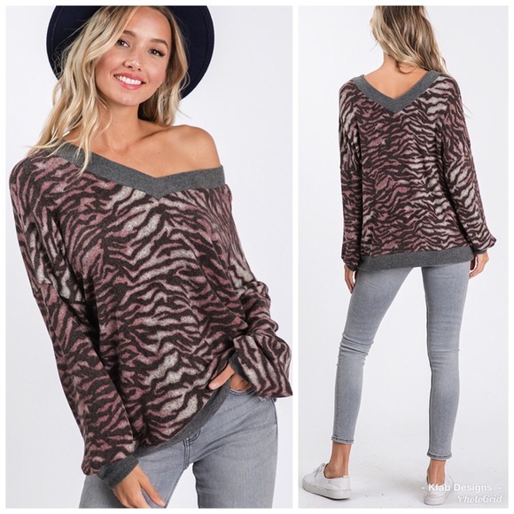 ❤️LAST! Brushed Mauve Animal Print V Neck Top! - Picture 2 of 7